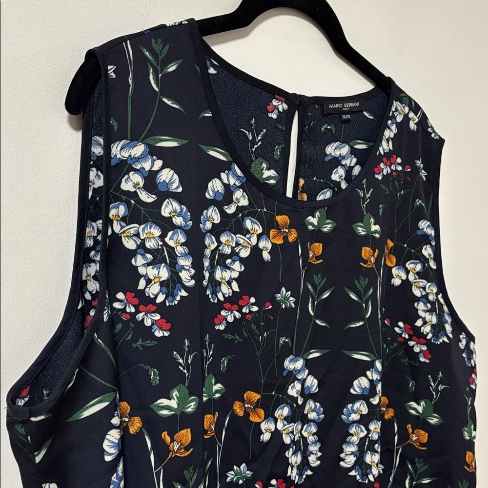 037 MARIO SERRANI (XXL) Floral Sleeveless Blouse Italy Navy Key Hole Back Hi-Lo - Picture 3 of 15